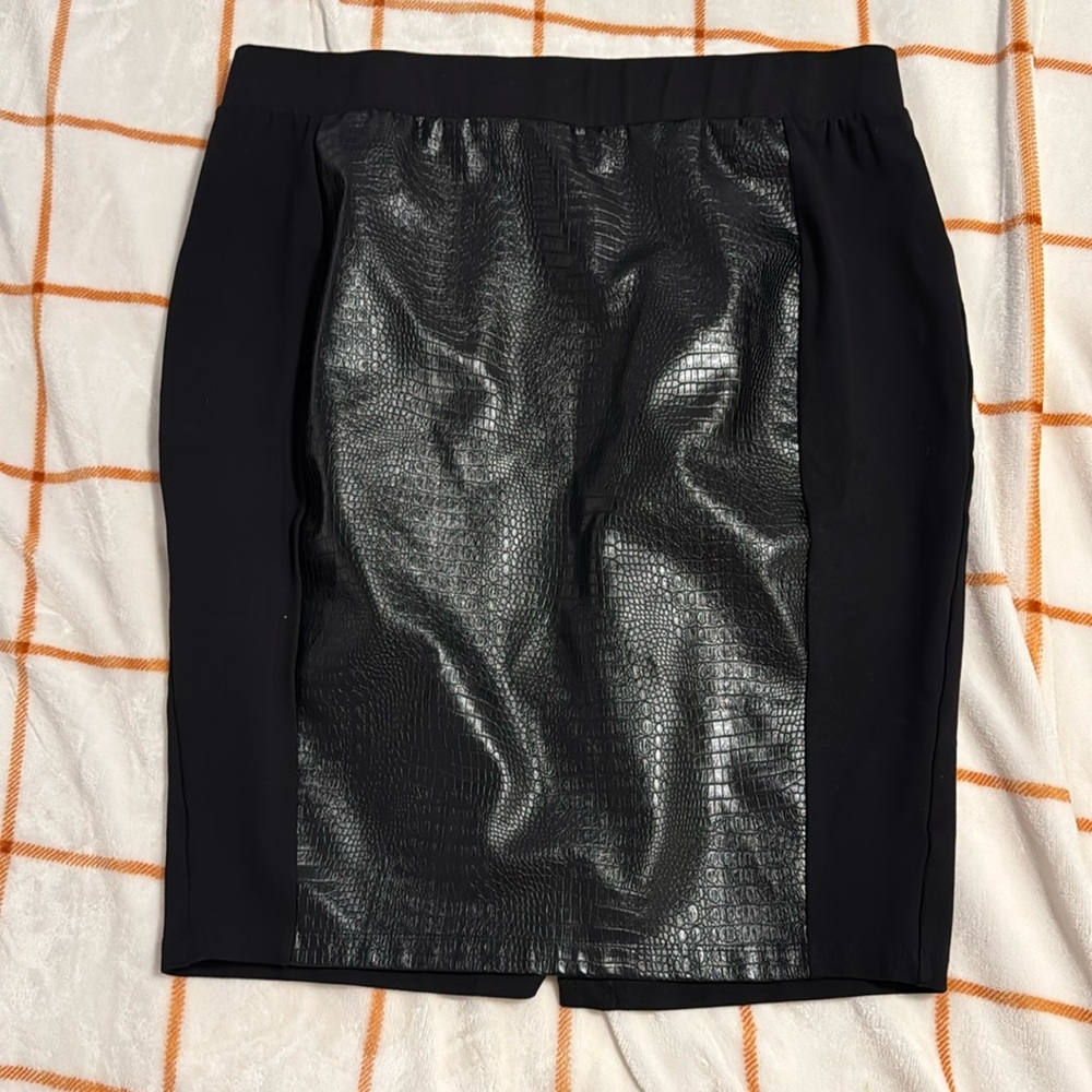 Torrid size 2 faux alligator leather black pin skirt